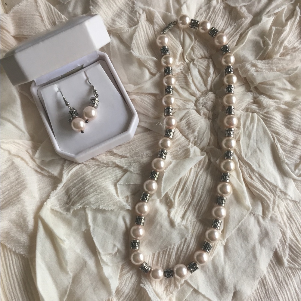 Beautiful pear necklace set